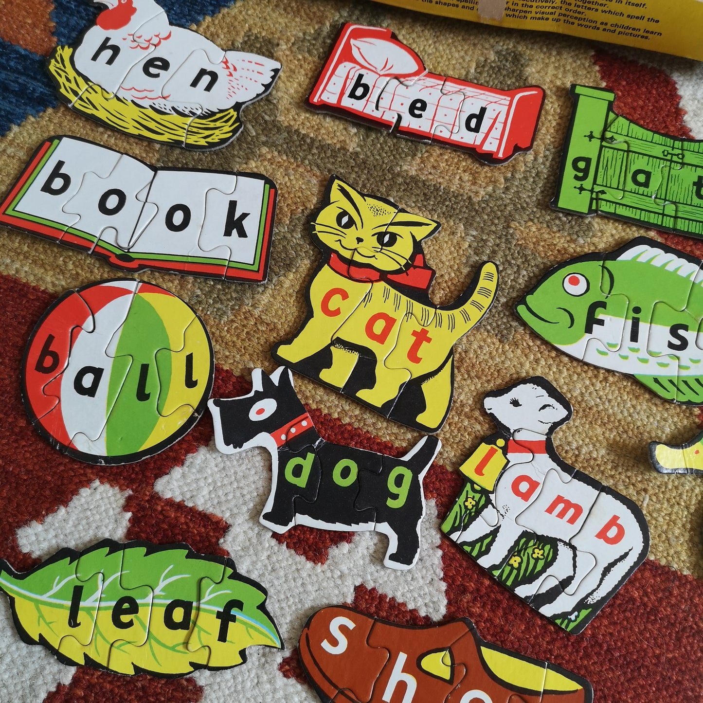 Vintage 60's Waddington First Spelling Pictures Puzzle