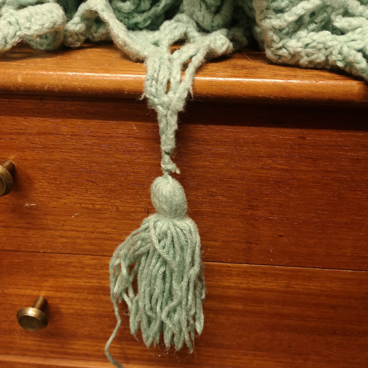 Pretty Knitted Green Frill Single Blanket Bedspread Throw