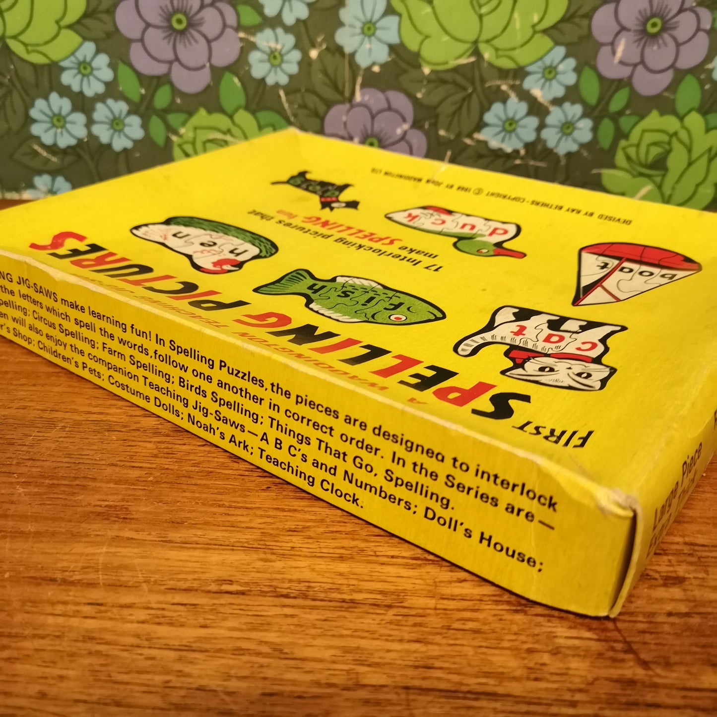 Vintage 60's Waddington First Spelling Pictures Puzzle
