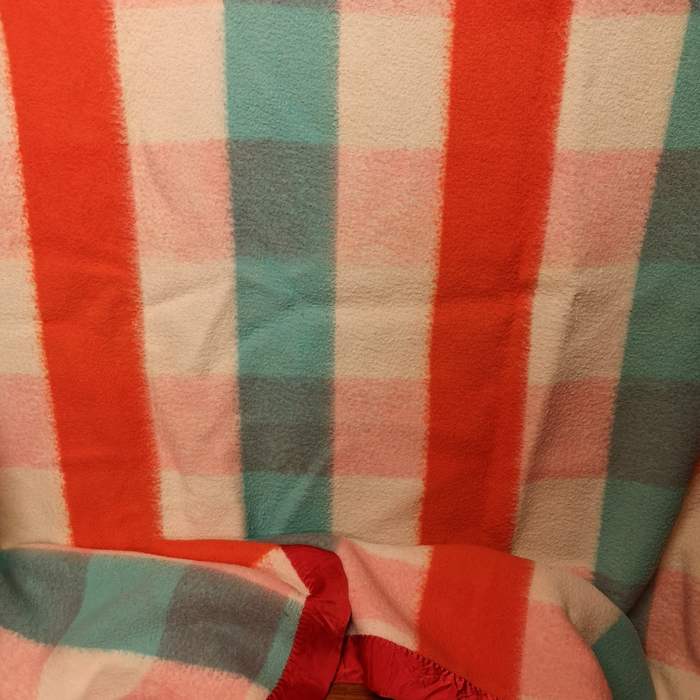 Vintage Retro Large Thick Warm Reversible Checked Spotty Blanket Bedspread