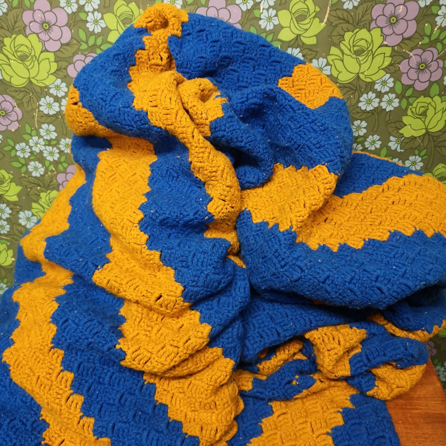 Large King-size Blue Gold Yellow Stripes Knitted Bedspread Blanket