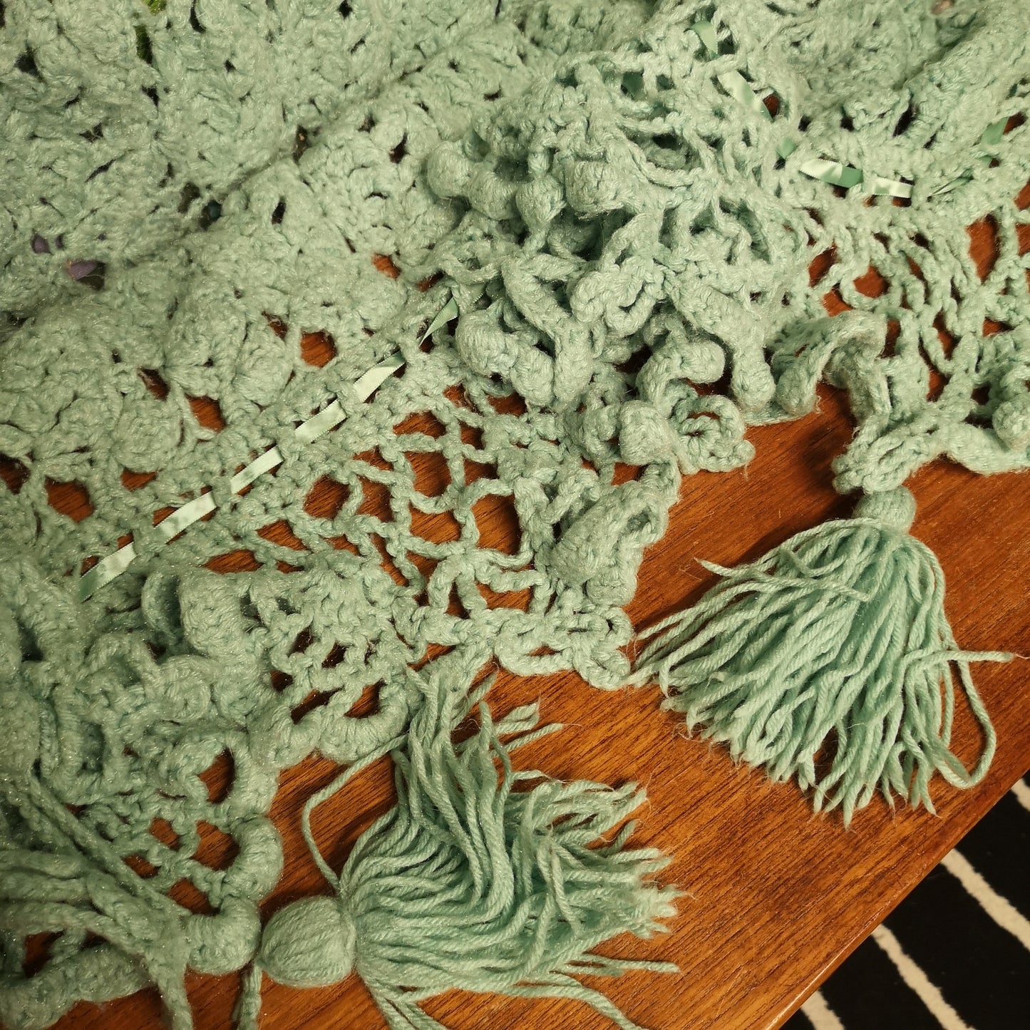 Pretty Knitted Green Frill Single Blanket Bedspread Throw