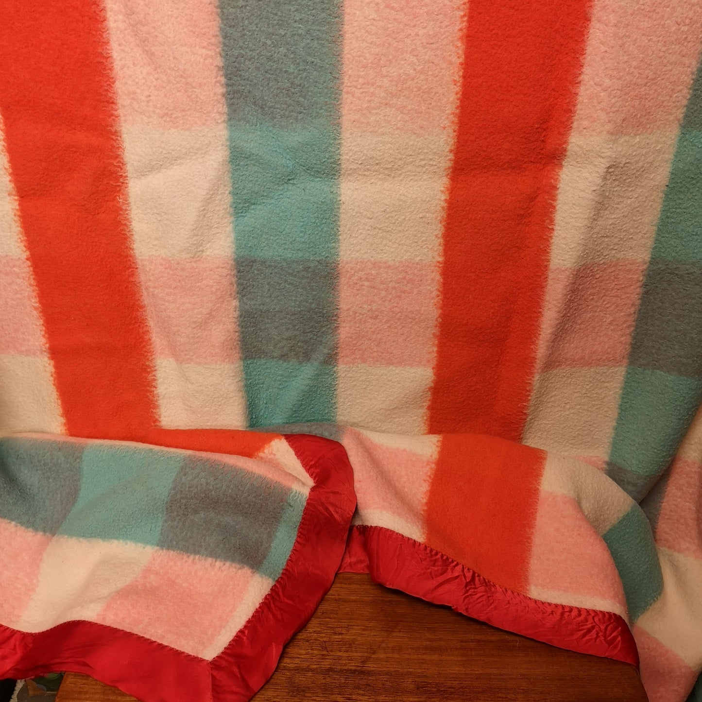 Vintage Retro Large Thick Warm Reversible Checked Spotty Blanket Bedspread