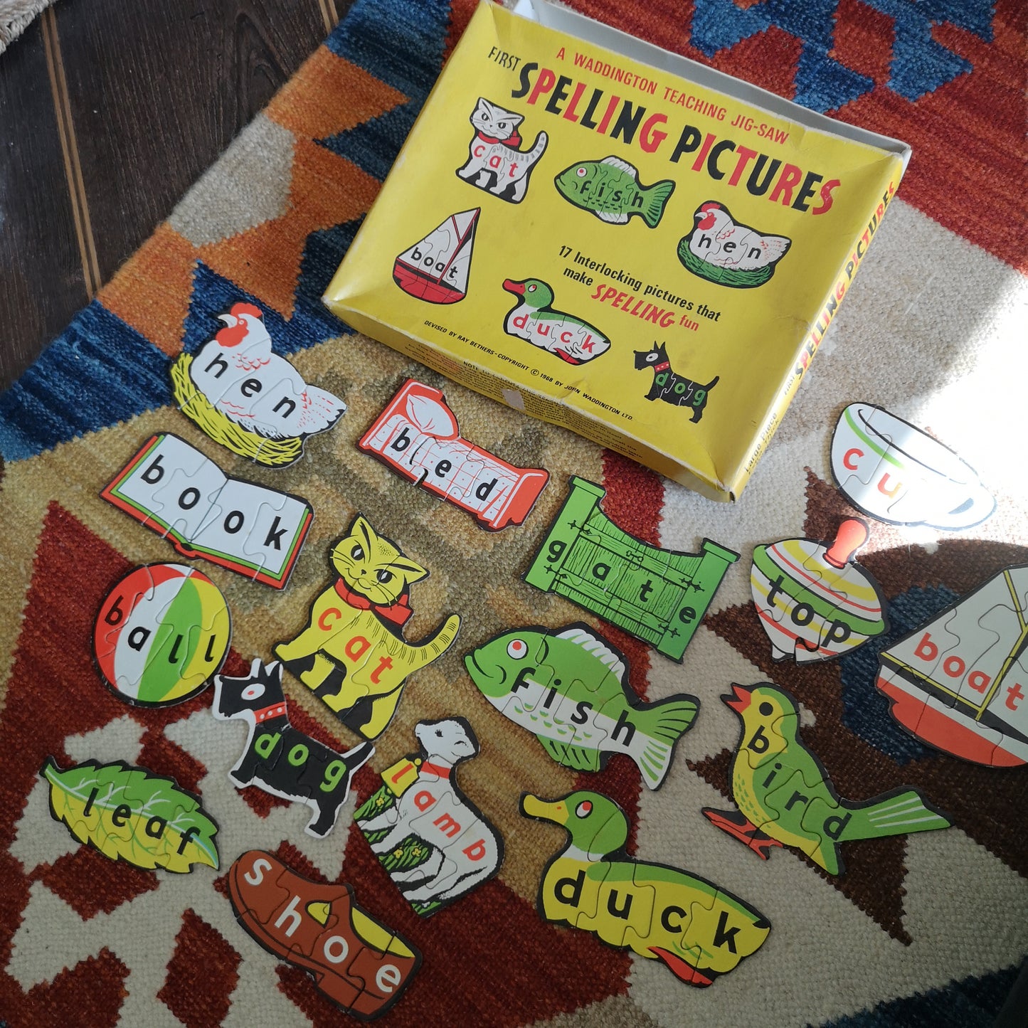 Vintage 60's Waddington First Spelling Pictures Puzzle