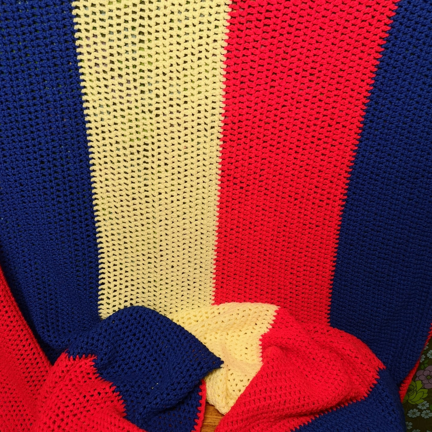 Large Blue Red Yellow Stripy knitted Blanket Bedspread