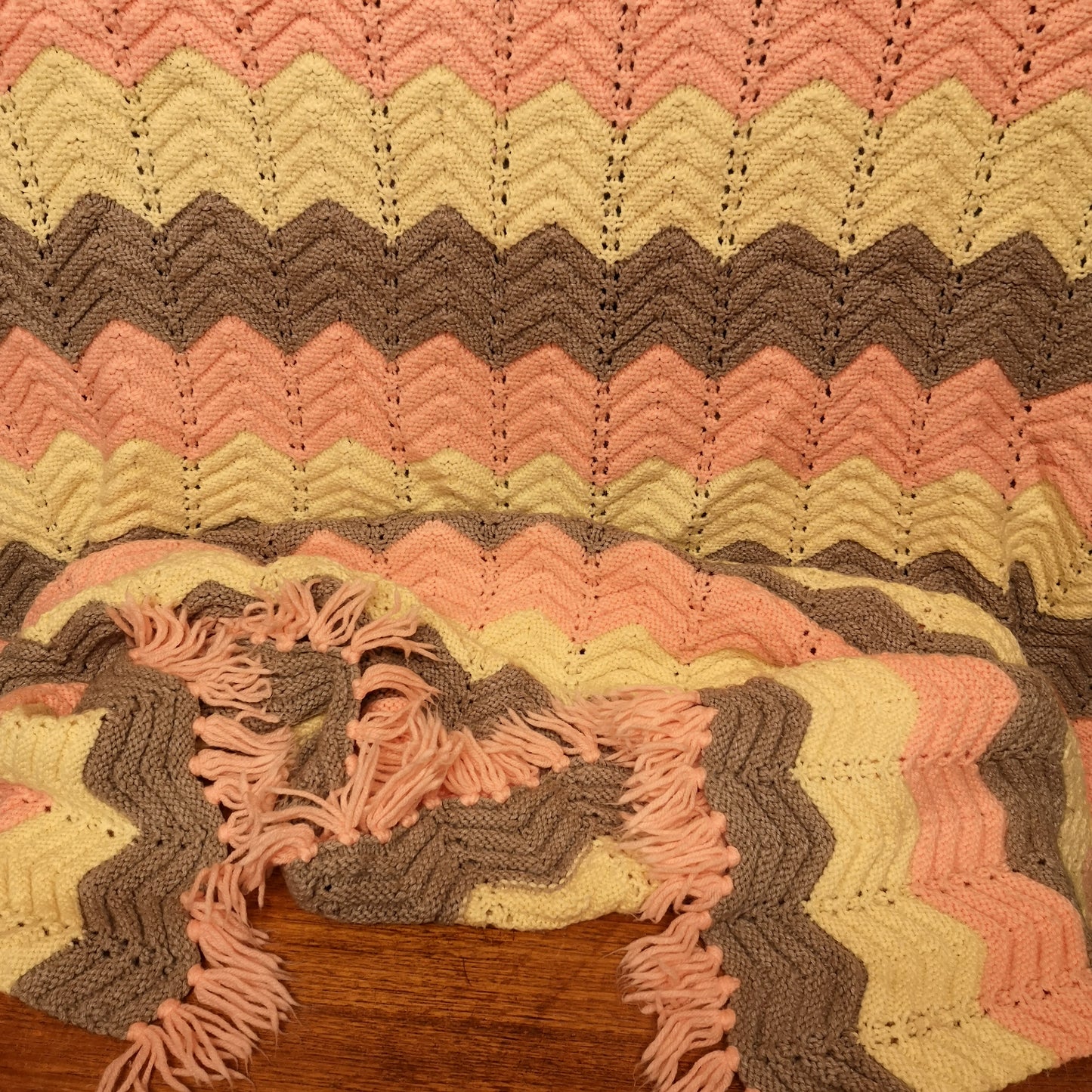 Pink Yellow Brown Zig Zag Stripe Vintage Knitted Wool Blanket Throw Bedspread