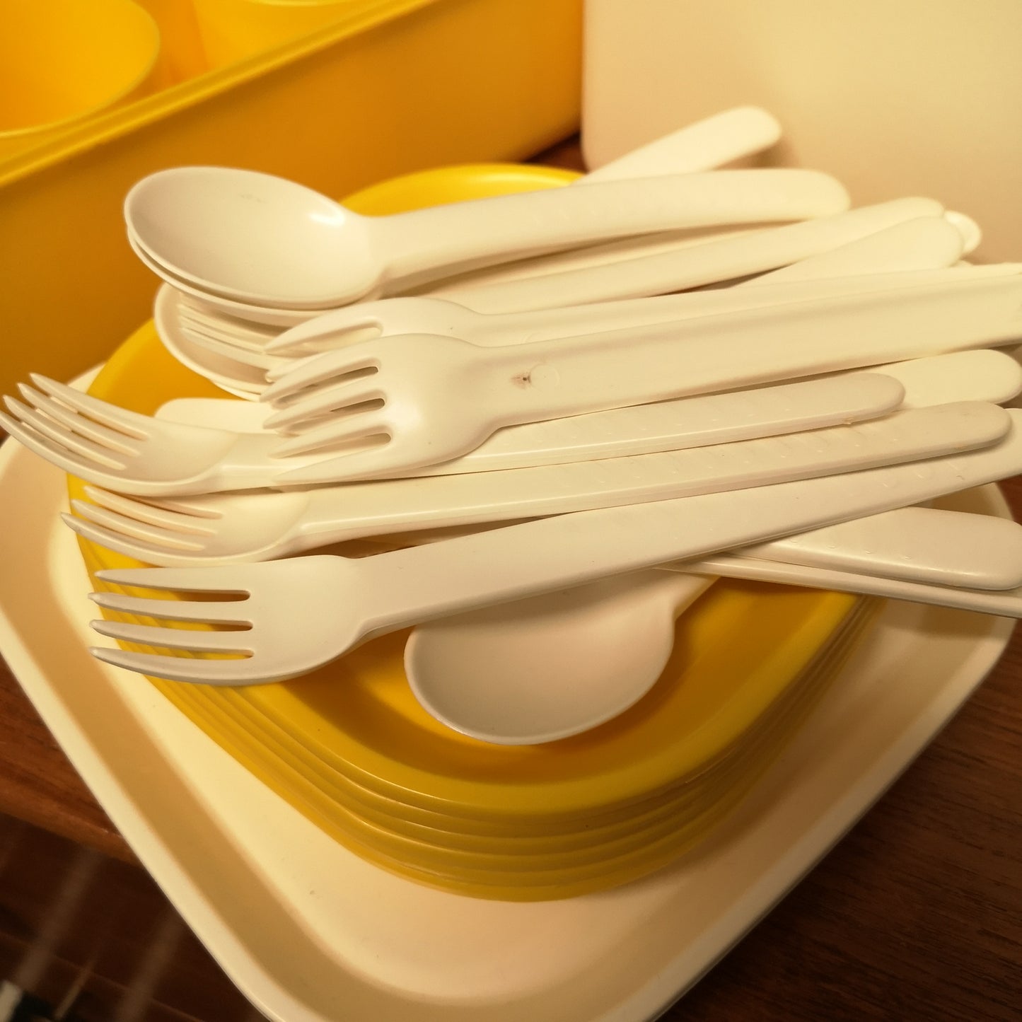 Vintage Keter Retro 6 person Yellow Picnic Set in Carry Box