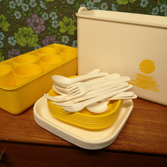 Vintage Keter Retro 6 person Yellow Picnic Set in Carry Box