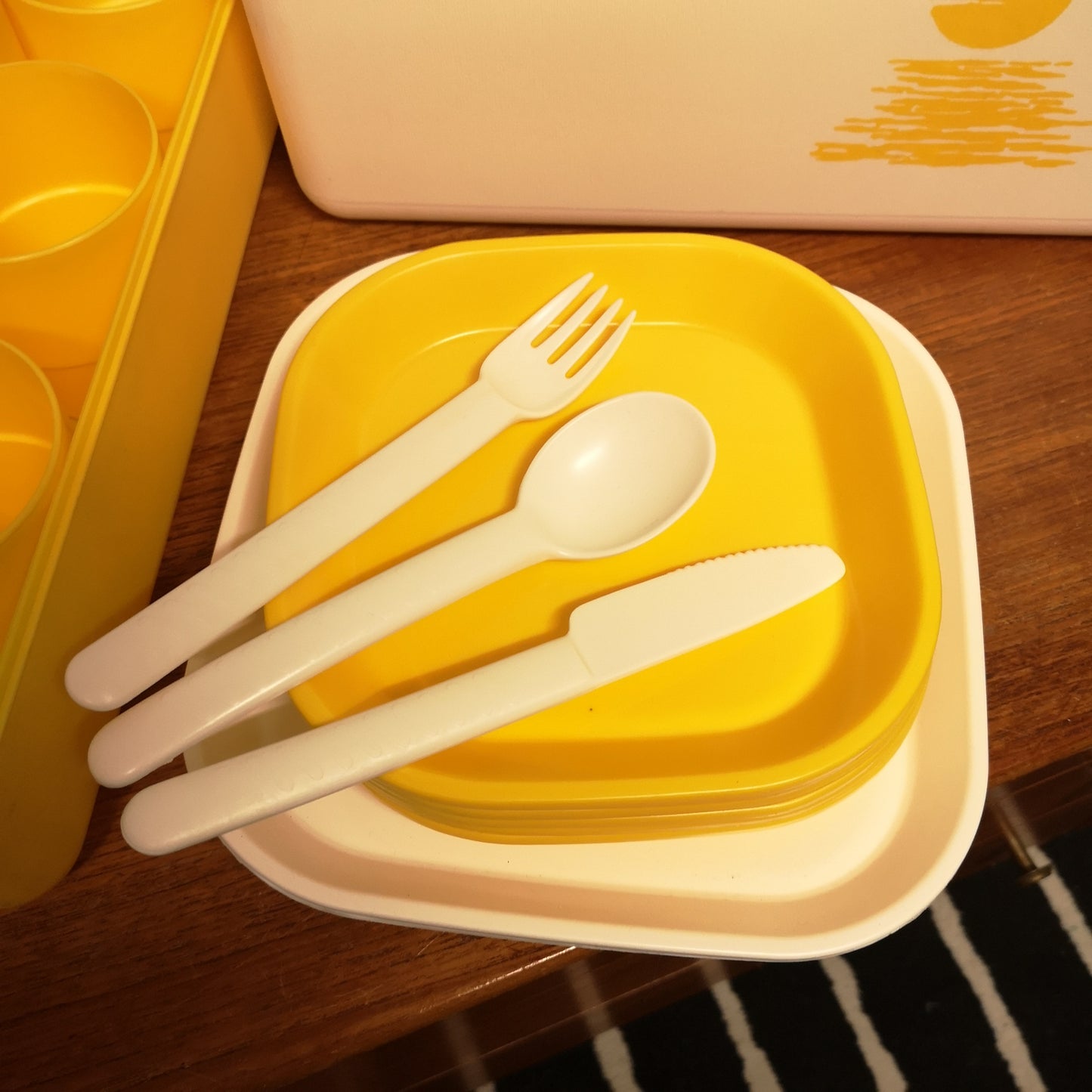 Vintage Keter Retro 6 person Yellow Picnic Set in Carry Box