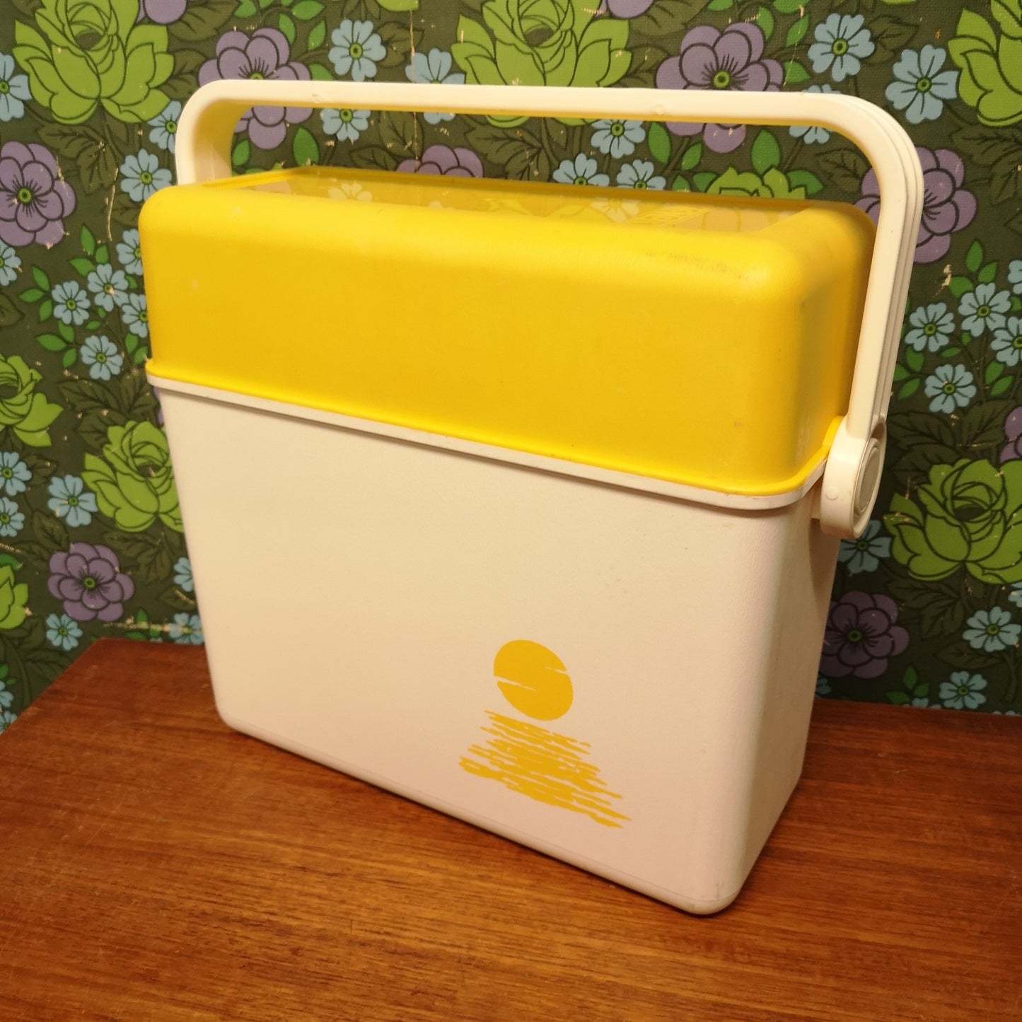Vintage Keter Retro 6 person Yellow Picnic Set in Carry Box