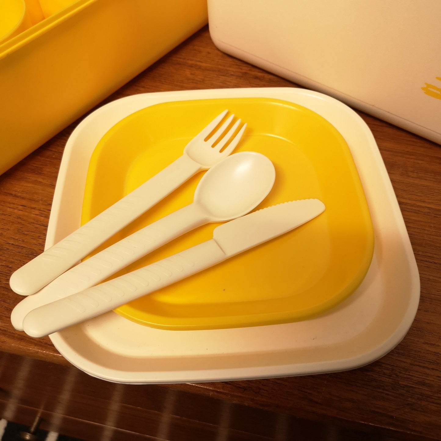 Vintage Keter Retro 6 person Yellow Picnic Set in Carry Box
