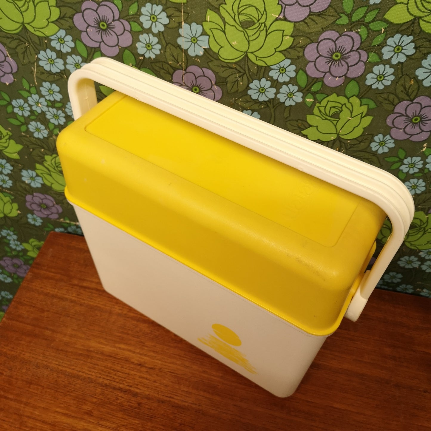 Vintage Keter Retro 6 person Yellow Picnic Set in Carry Box