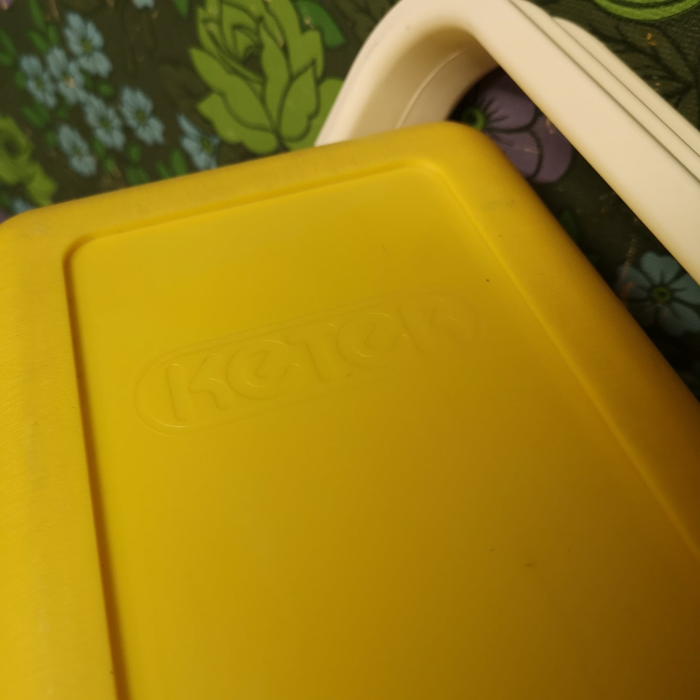 Vintage Keter Retro 6 person Yellow Picnic Set in Carry Box
